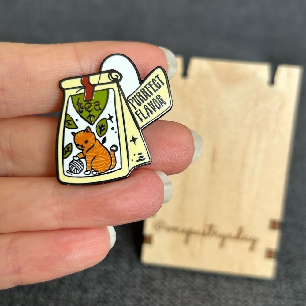 Fun, Kawaii Style PURRFECT FLAVOR Tea Bag Cat Brooch Pin, Yellow, Green, White